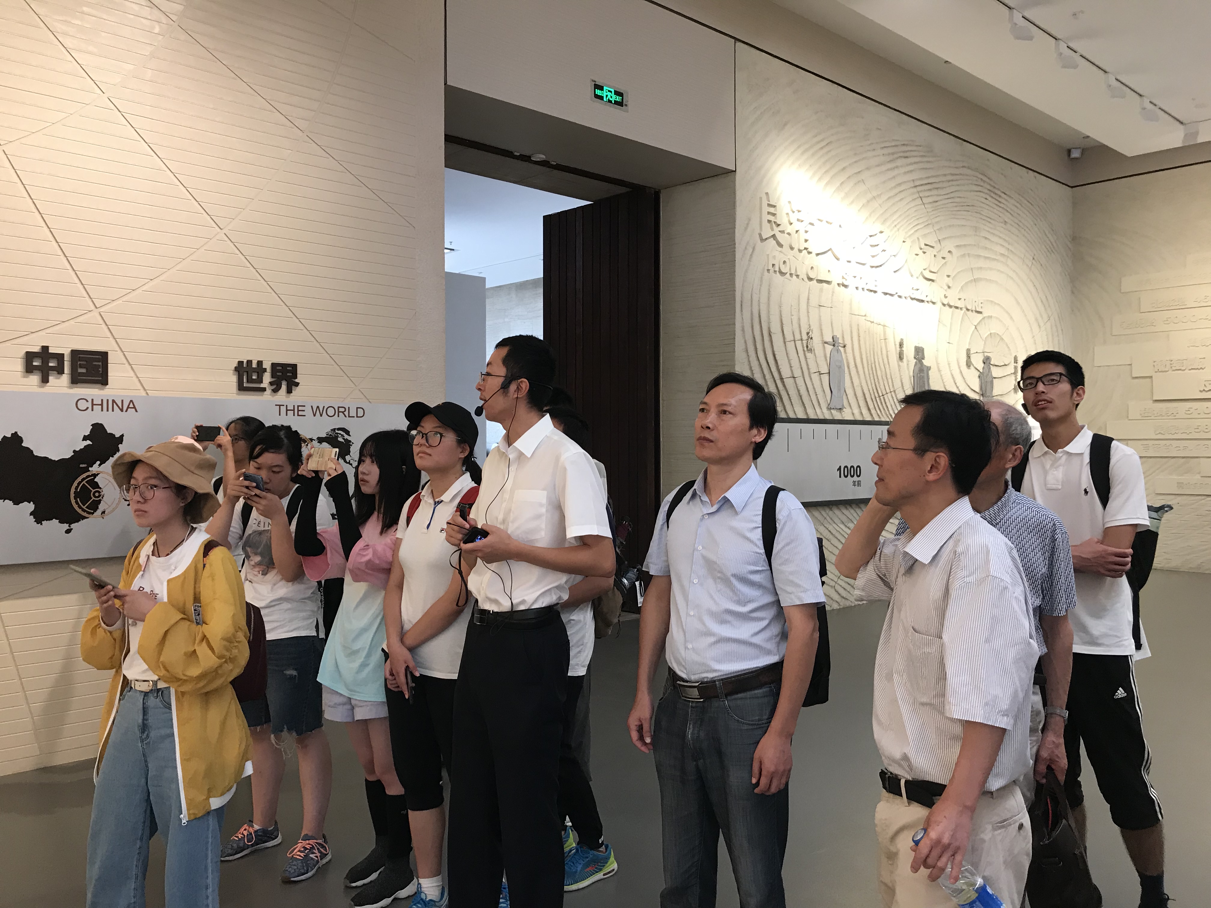 7.16-良渚-讲解员讲解良渚文化-未知.jpg 7.16-良渚-讲解员讲解良渚文化-未知.jpg