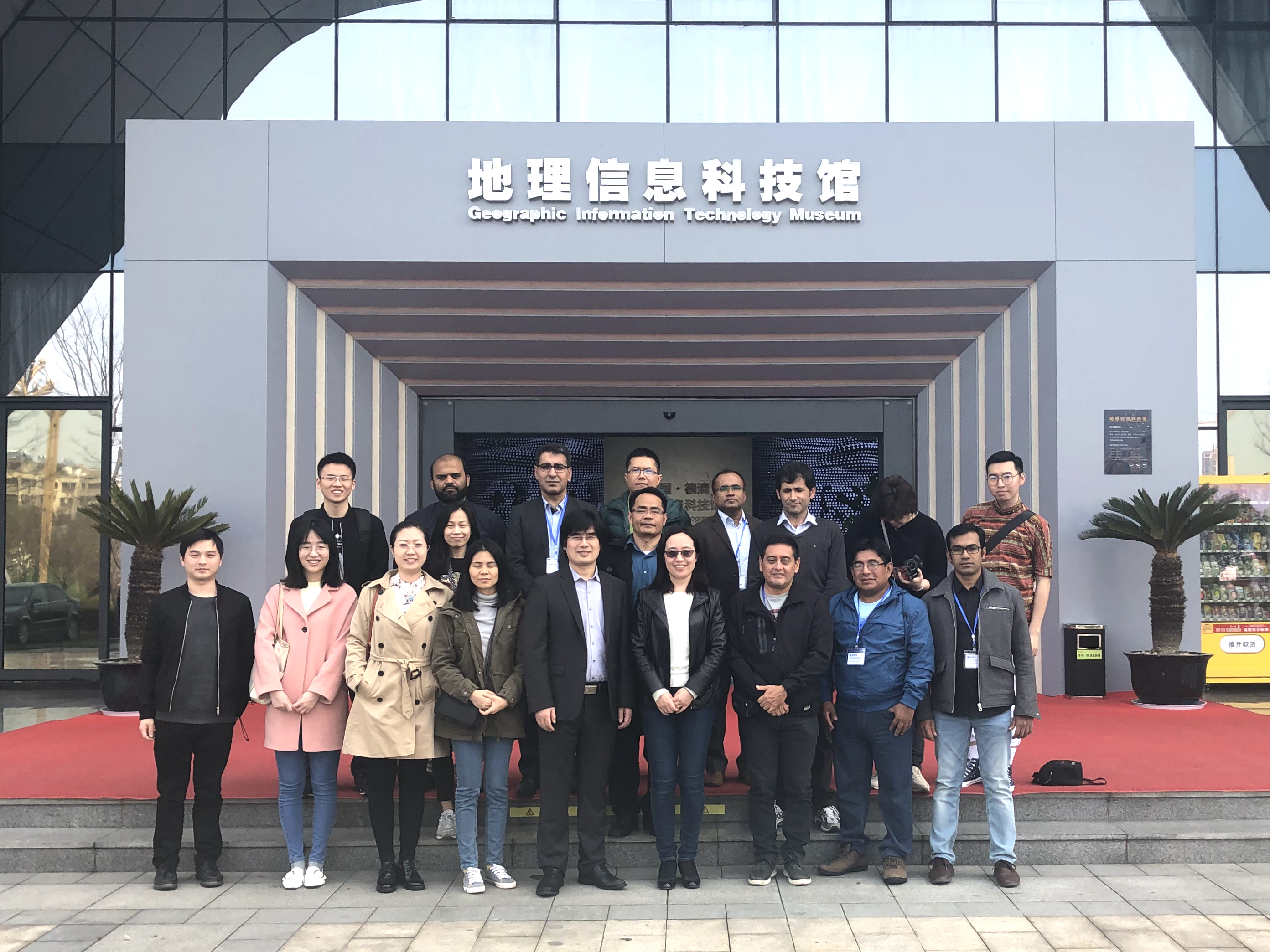 图1 合影_副本.jpg 图1 合影_副本.jpg