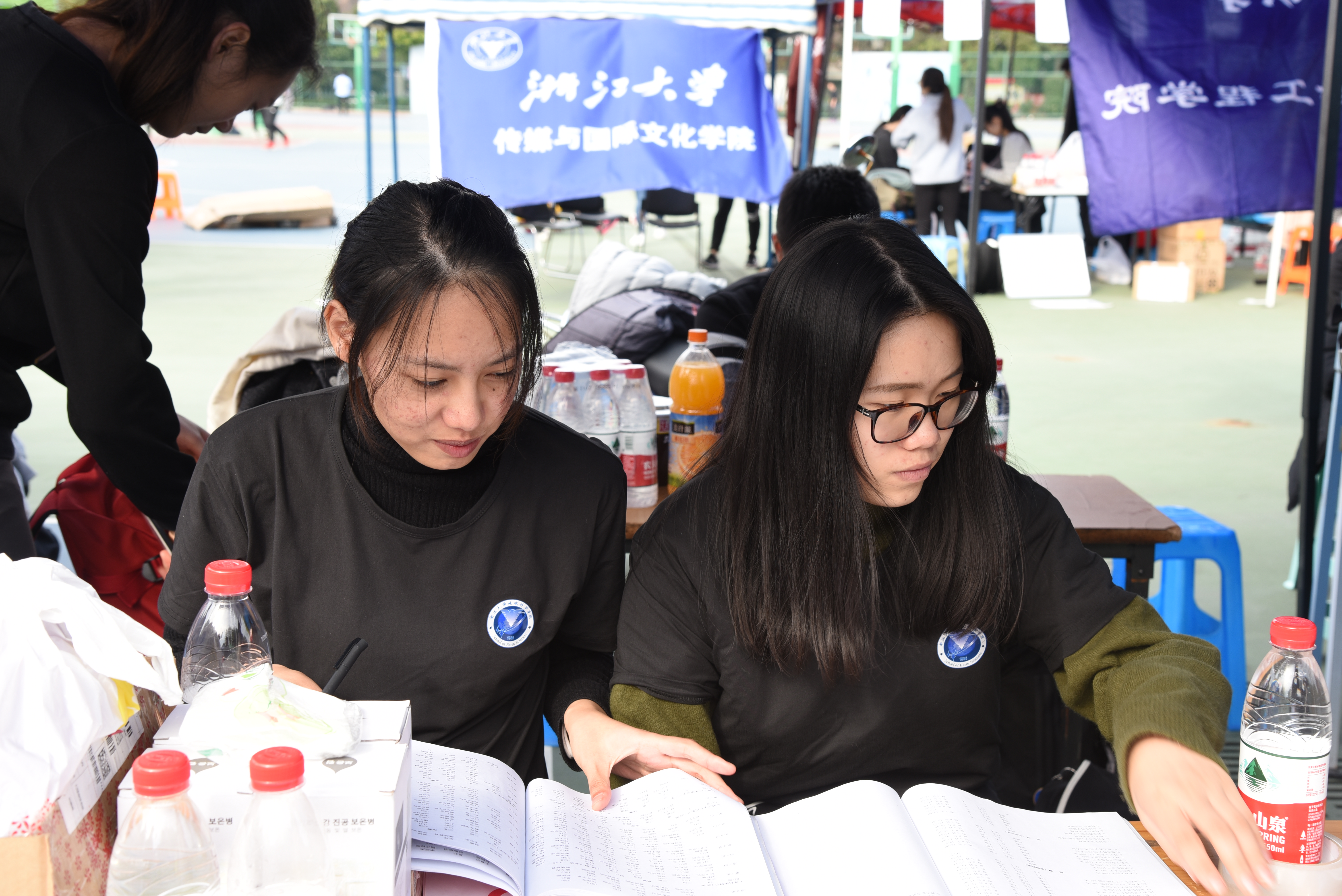 大本营值班志愿者.JPG 大本营值班志愿者.JPG